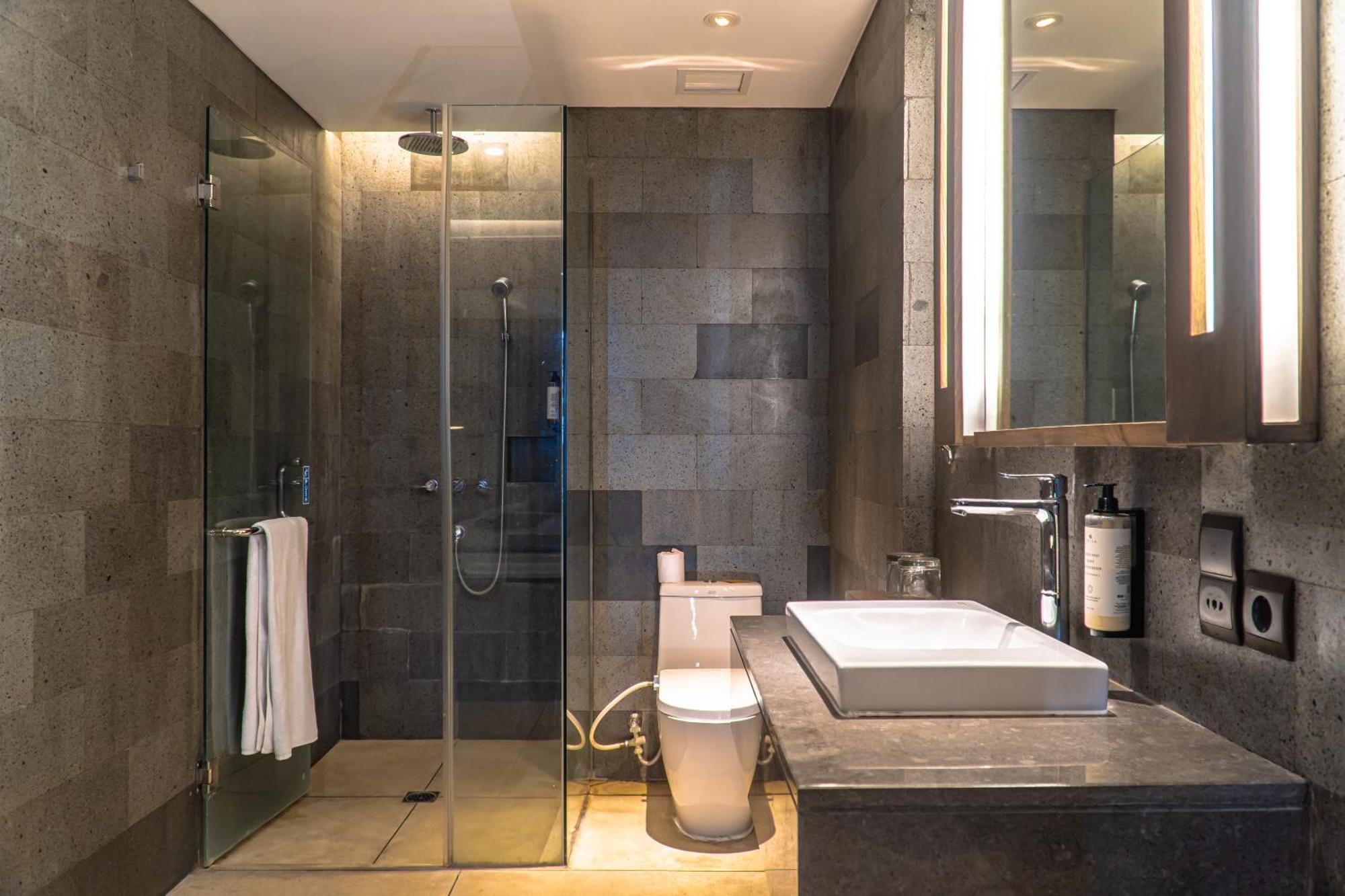 منتجع ويندام تامانساري جيفا بالي Siyut المظهر الخارجي الصورة A modern bathroom