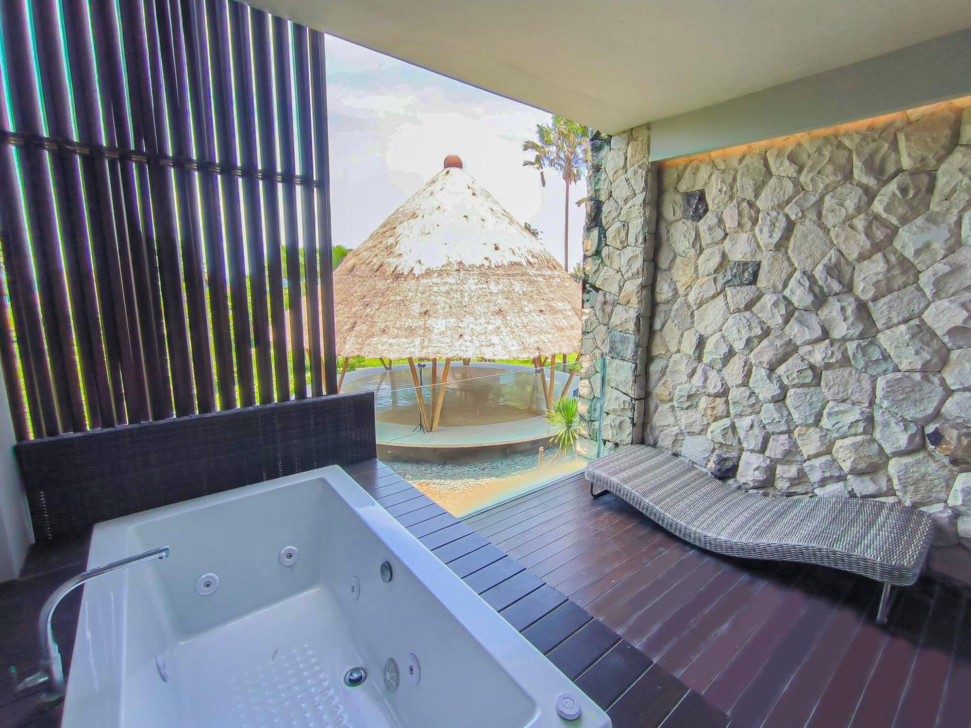 منتجع ويندام تامانساري جيفا بالي Siyut المظهر الخارجي الصورة A private onsen in Japan